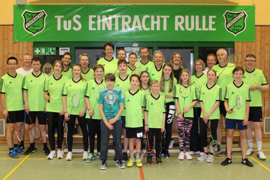 Badmintonabteilung in neuen Trikots